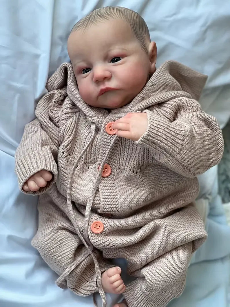 Bebê Reborn Theo de 49cm com roupinha e acessórios – boneco realista ideal para presente Varialle