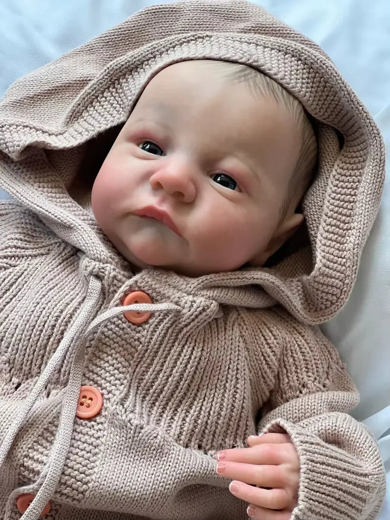 Bebê Reborn Theo de 49cm com roupinha e acessórios – boneco realista ideal para presente Varialle
