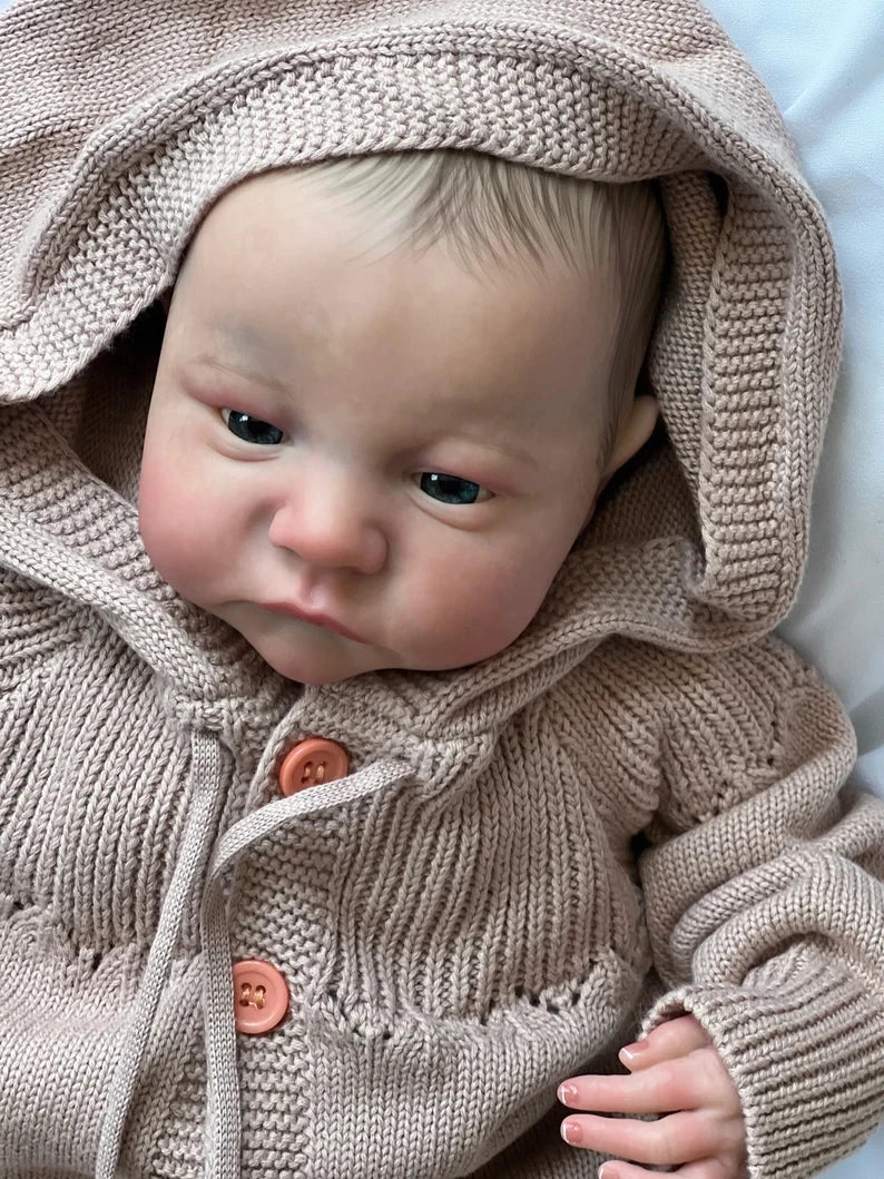 Bebê Reborn Theo de 49cm com roupinha e acessórios – boneco realista ideal para presente Varialle