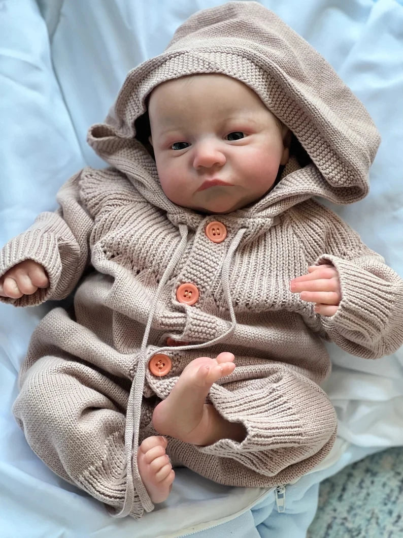 Bebê Reborn Theo de 49cm com roupinha e acessórios – boneco realista ideal para presente Varialle