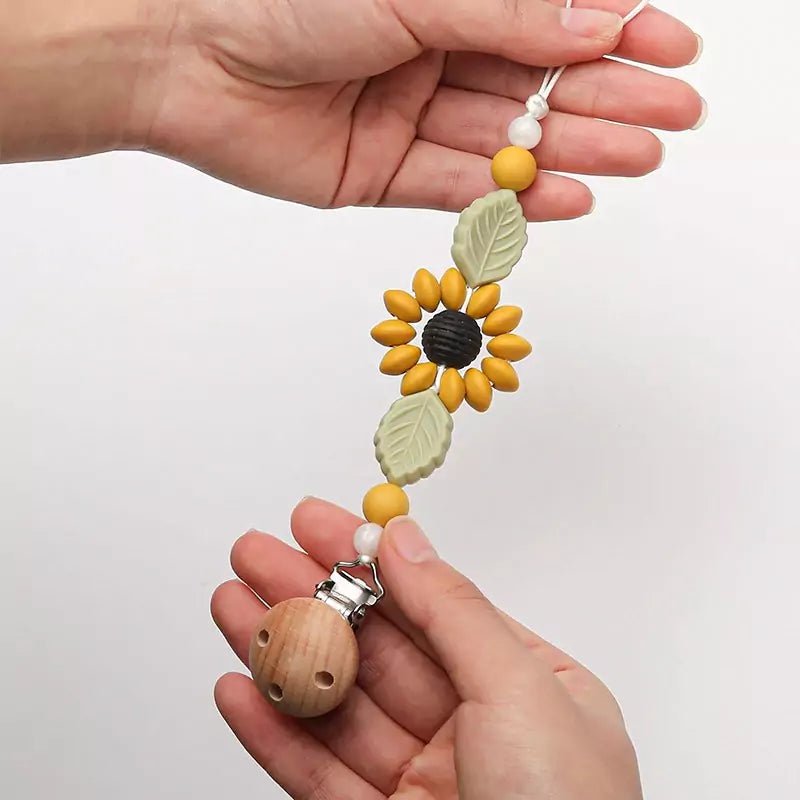 Prendedor de Chupeta Feito a Mão - Petalinha Baby | Silicone e Madeira Natural de Alta Qualidade - Varialle
