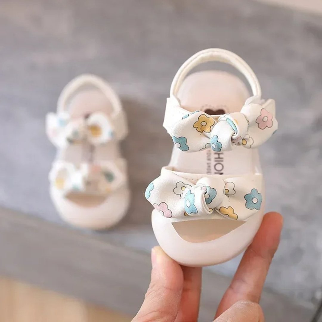 Sandália Infantil com Proteção para os Dedinhos - Passo de Flor - Varialle