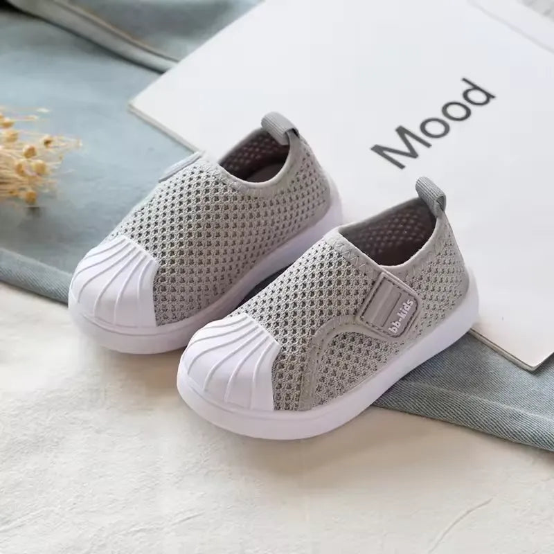 Tênis Infantil Respirável em Malha com Velcro BabyStillus Varialle