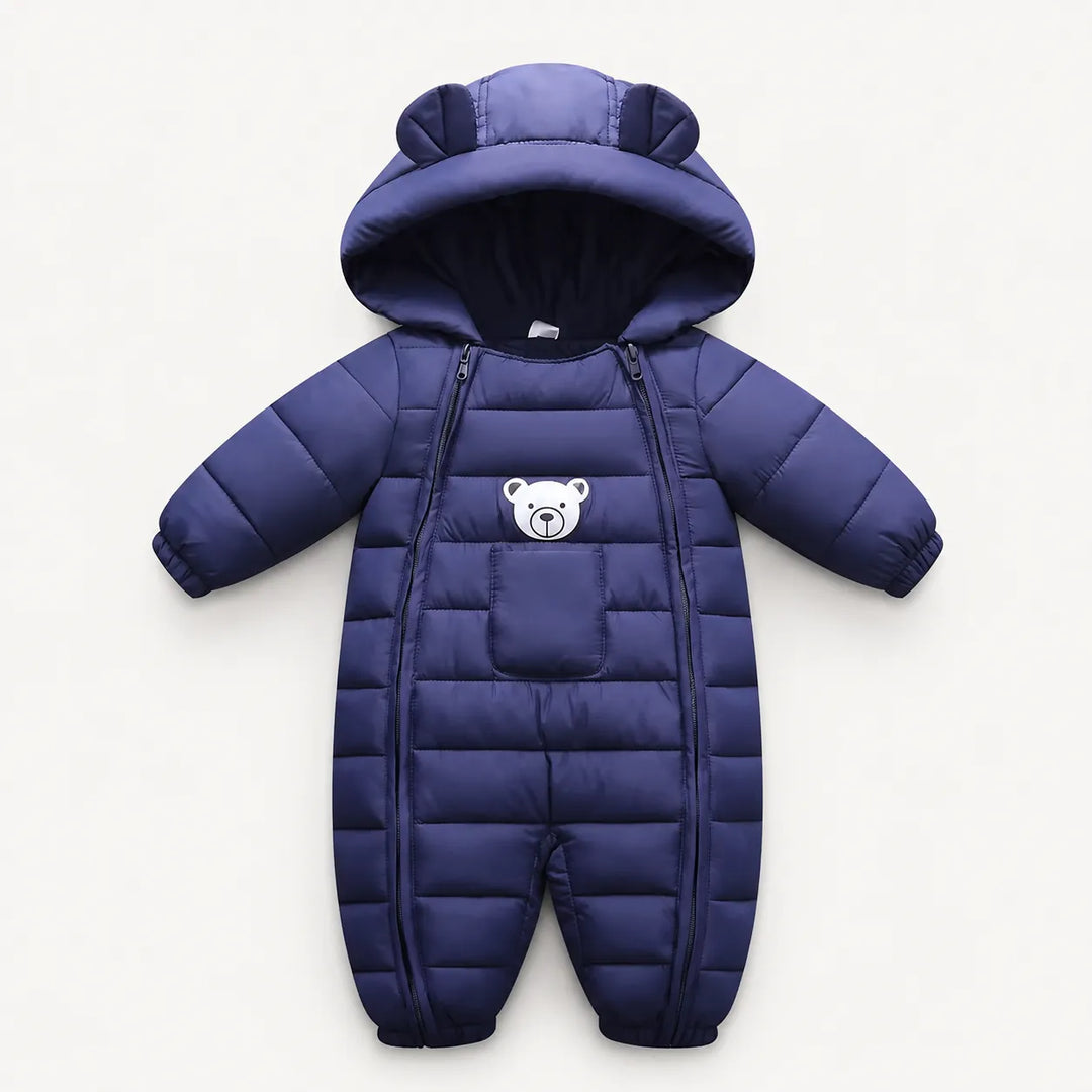 Roupa de inverno para bebê com tecido puffer, capuz com orelhinhas e acabamento premium da Varialle.