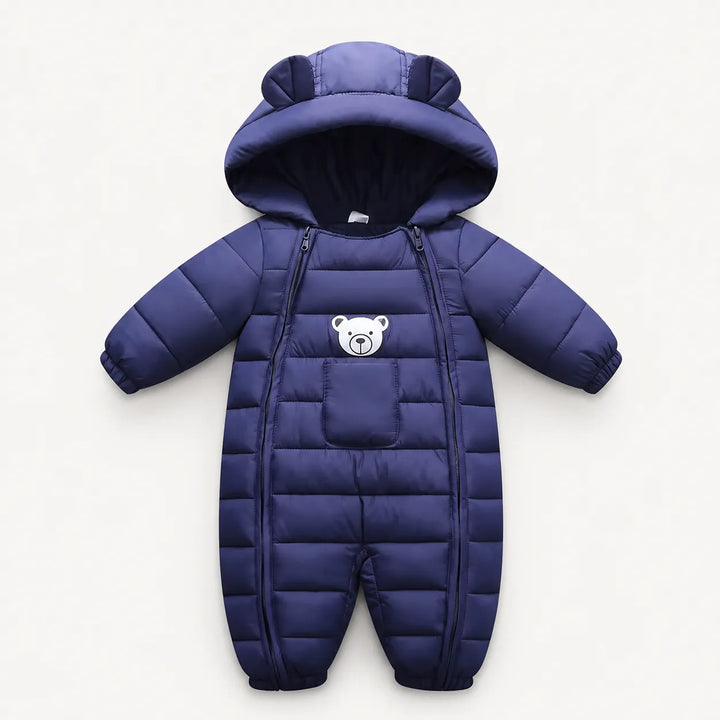 Roupa de inverno para bebê com tecido puffer, capuz com orelhinhas e acabamento premium da Varialle.