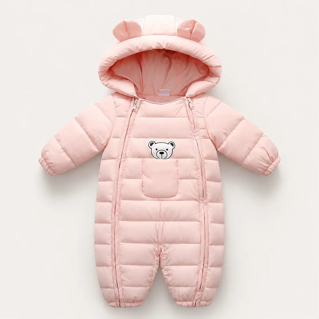 Macacão infantil acolchoado para frio, com detalhes fofos, tecido confortável e visual premium.