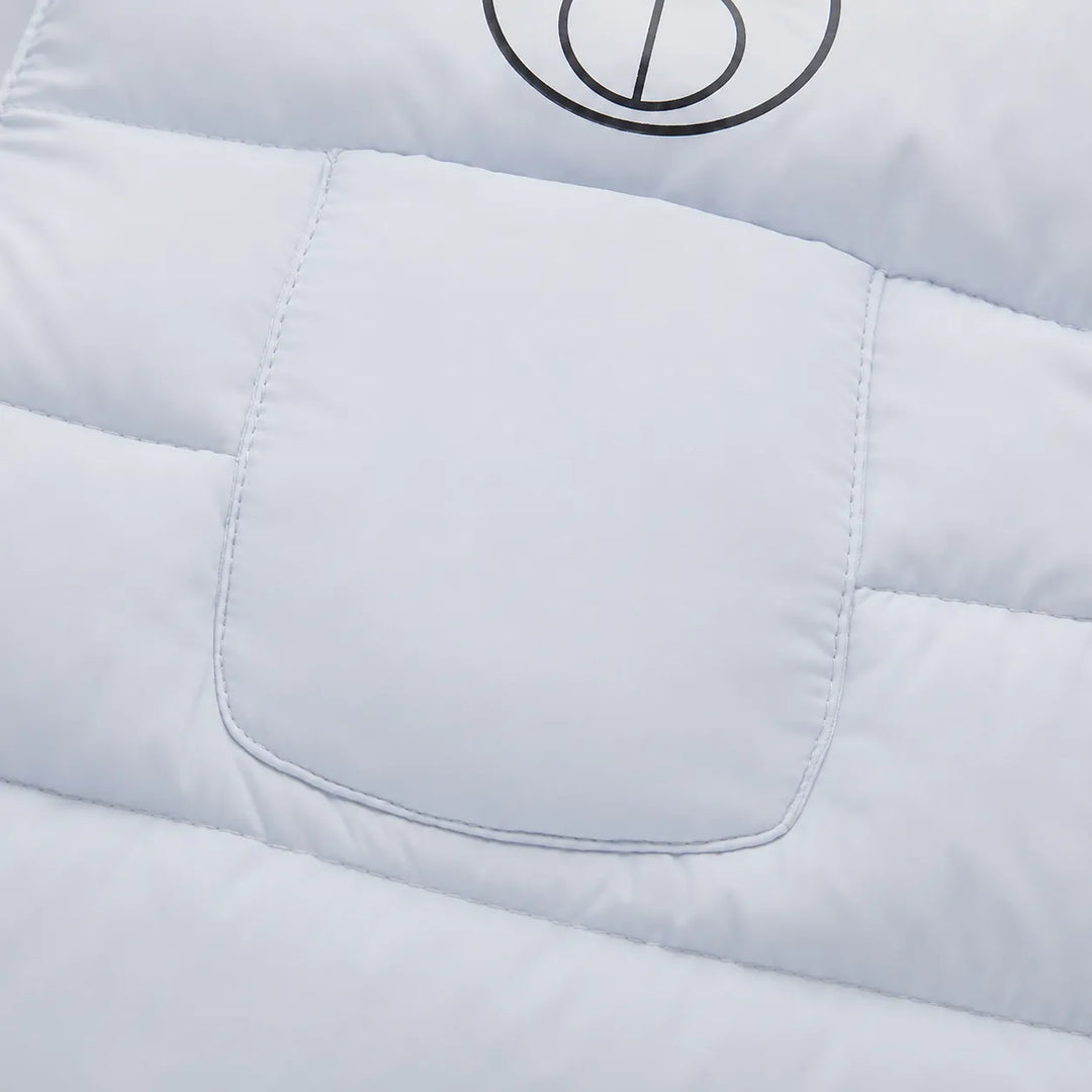 Roupa infantil premium para frio, com capuz de ursinho, modelagem confortável e acabamento acolchoado.