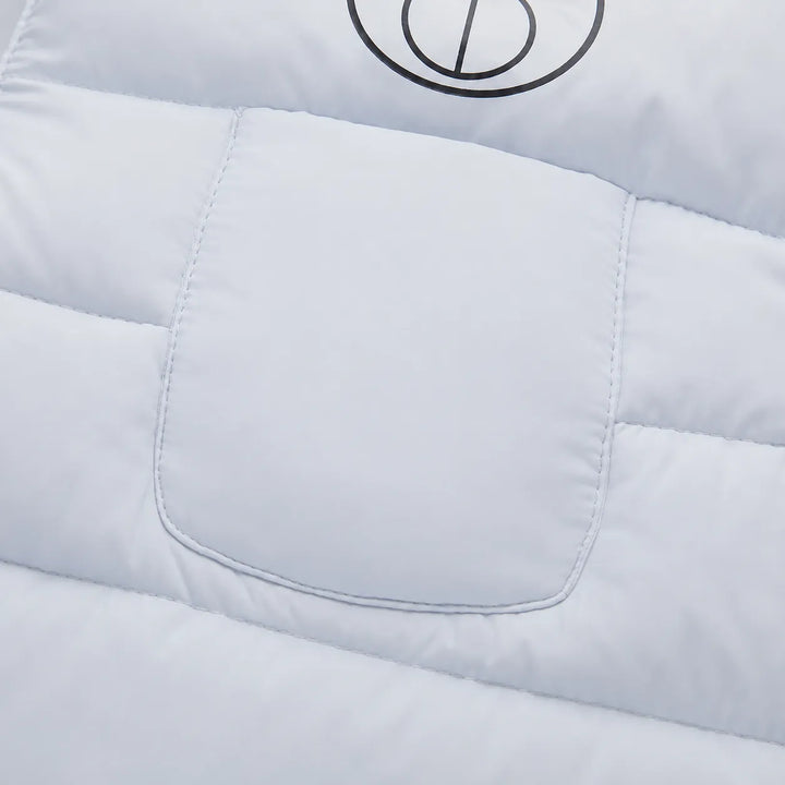 Roupa infantil premium para frio, com capuz de ursinho, modelagem confortável e acabamento acolchoado.