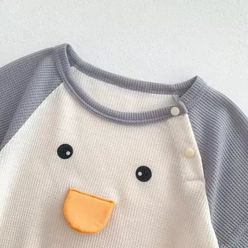 Transforme cada dia em uma aventura! Macacão Bebê Patinho 3D, indicado para 3 a 24 meses. Varialle