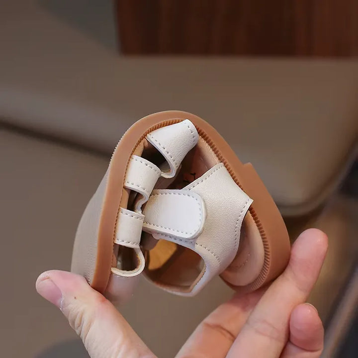 Sandália Infantil Unissex de Couro Coelhinho Estilosa e Confortável Varialle