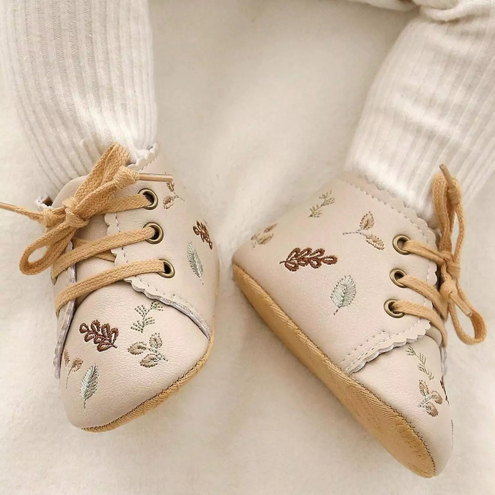 Sapatinho Bebê Antiderrapante Bordado Charmoso Varialle