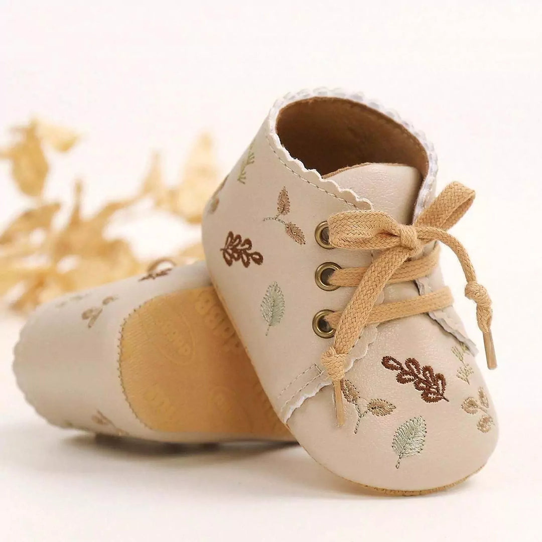 Sapatinho Bebê Antiderrapante Bordado Charmoso Varialle