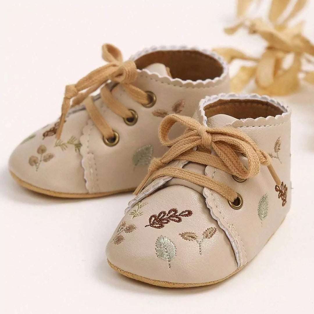 Sapatinho Bebê Antiderrapante Bordado Charmoso Varialle