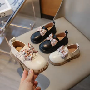 Sapato Infantil para Meninas de Couro com Laço Floral Varialle
