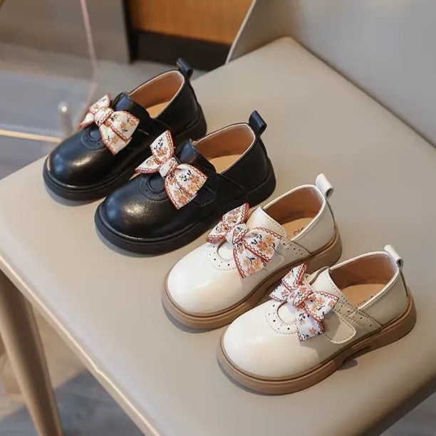 Sapato Infantil para Meninas de Couro com Laço Floral Varialle