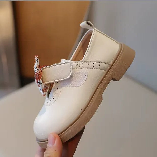 Sapato Infantil para Meninas de Couro com Laço Floral Varialle