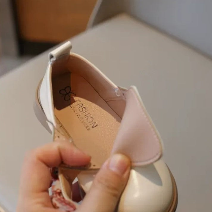 Sapato Infantil para Meninas de Couro com Laço Floral Varialle