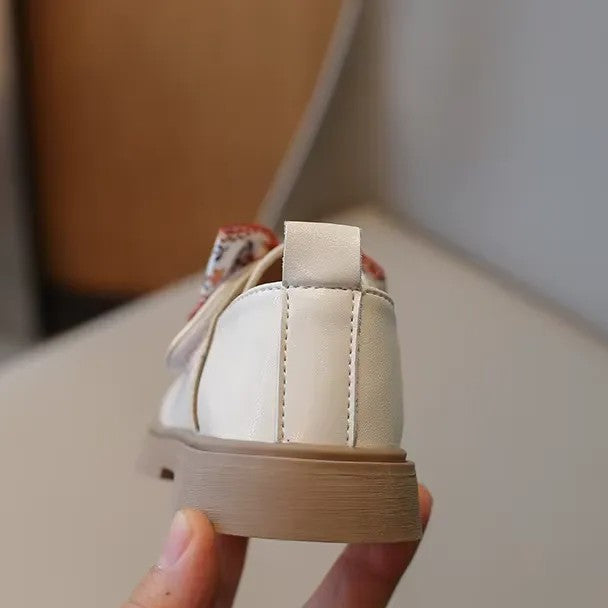 Sapato Infantil para Meninas de Couro com Laço Floral Varialle