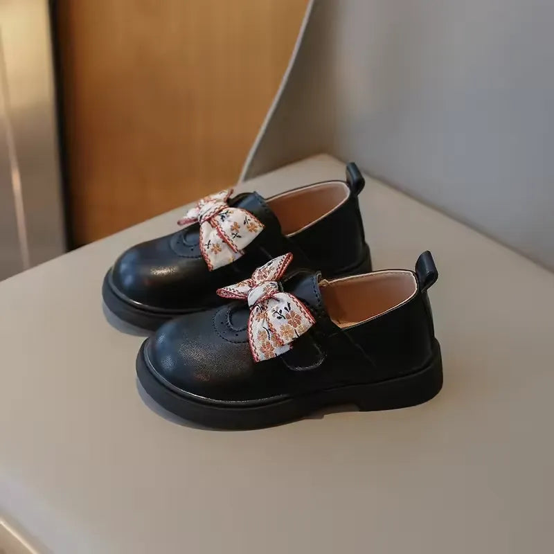 Sapato Infantil para Meninas de Couro com Laço Floral Varialle