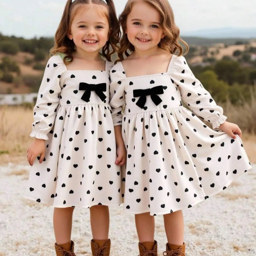 Vestido Infantil Plissado Corações Preto e Branco Manga Longa 6 Meses a 3 Anos