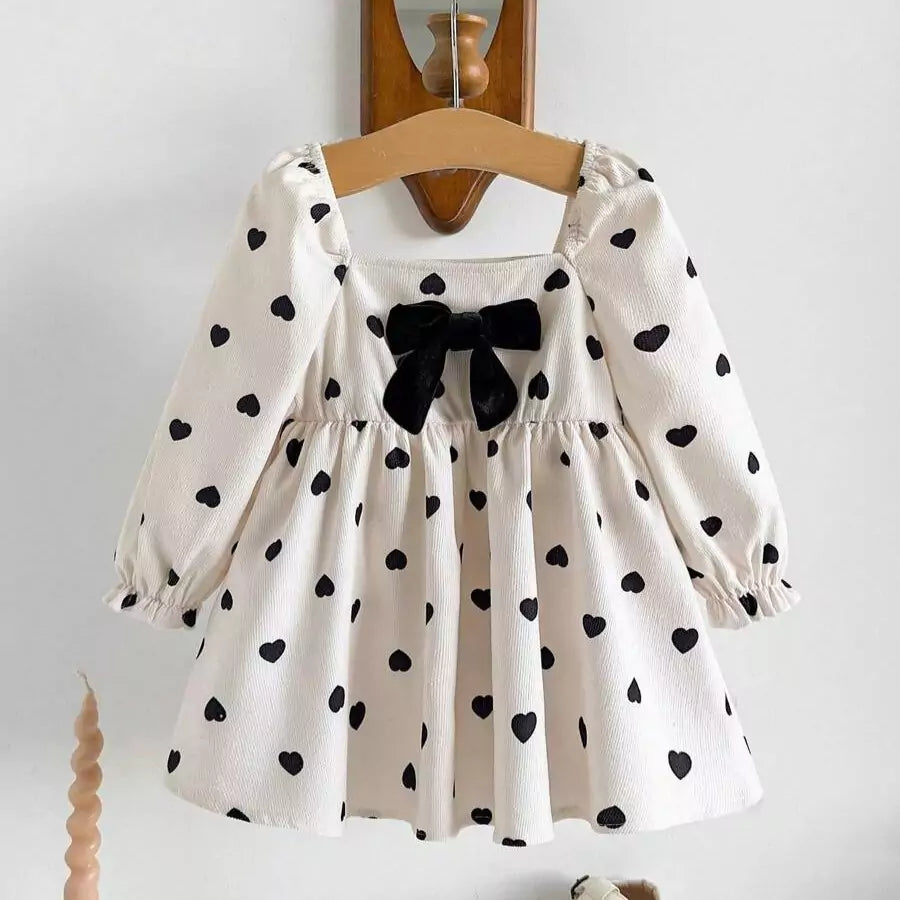 Vestido Infantil Plissado Corações Preto e Branco Manga Longa 6 Meses a 3 Anos Varialle