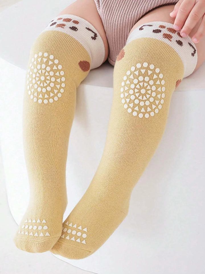 kit de 5 meias antiderrapantes para bebê com bichinhos e joelheira Varialle