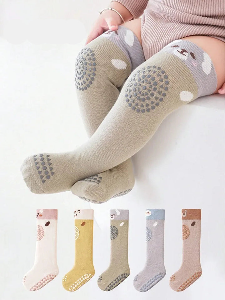 kit de 5 meias antiderrapantes para bebê com bichinhos e joelheira Varialle