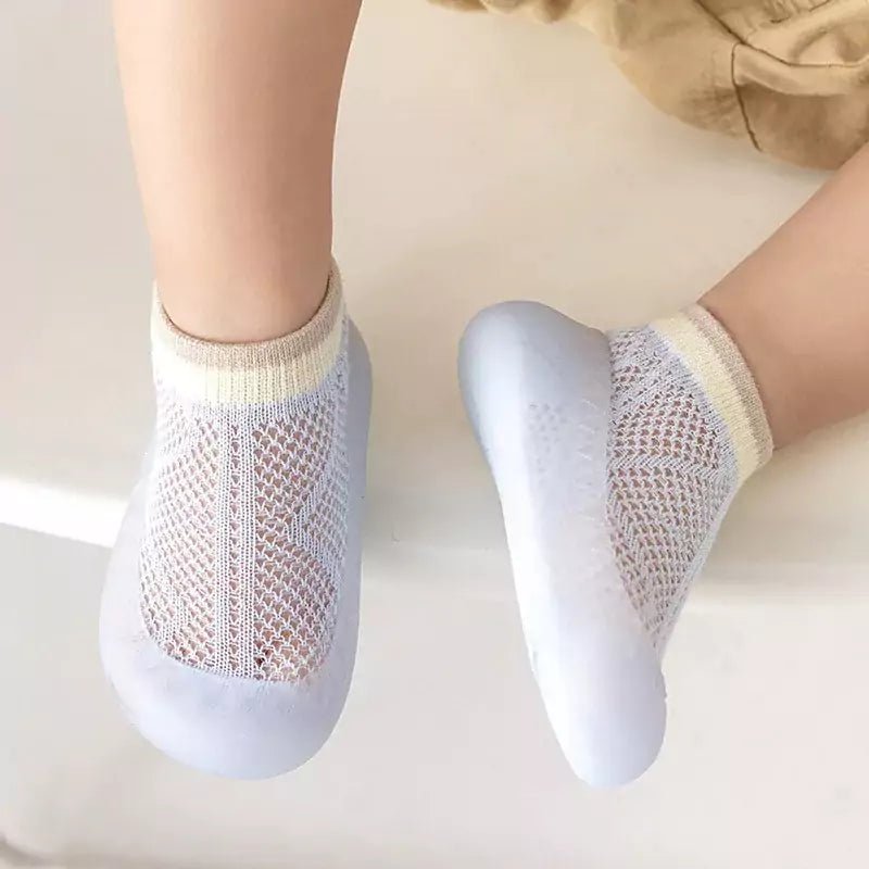 meia com sola antiderrapante respirável para bebê softstep 3 meses a 4 anos Varialle