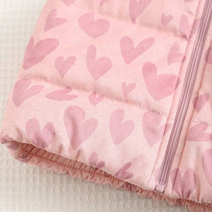Jaqueta Puffer Sem Manga Infantil Feminina Forrada Estampa de Corações 6M a 3A
