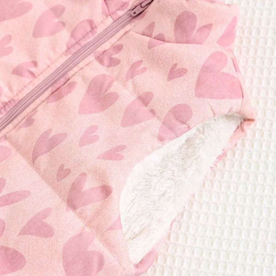 Jaqueta Puffer Sem Manga Infantil Feminina Forrada Estampa de Corações 6M a 3A