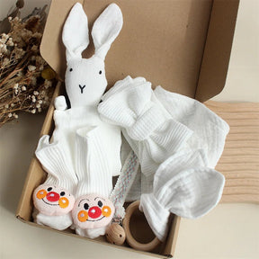 Kit Presente Bebê Menina: Meias, Toalha Naninha, Prendedor de Chupeta e Mais - 6 Peças - Varialle