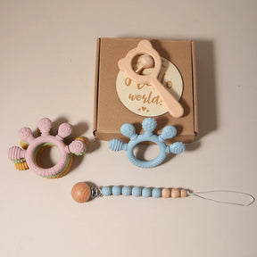 Kit Presente Recém Nascido MimoBaby: Mordedor, Chocalho e Prendedor de Chupeta - Varialle