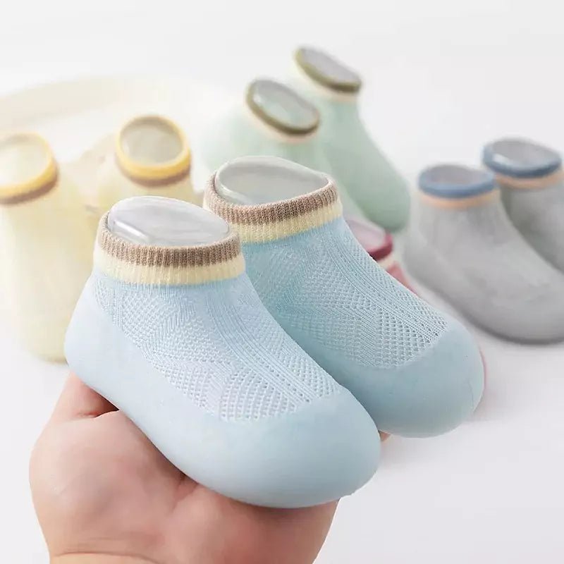 meia com sola antiderrapante respirável para bebê softstep 3 meses a 4 anos Varialle
