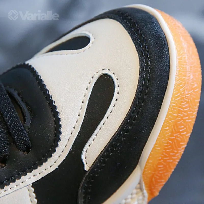 Tênis Infantil Antiderrapante em Couro Sintético com Velcro TotsKick - Varialle