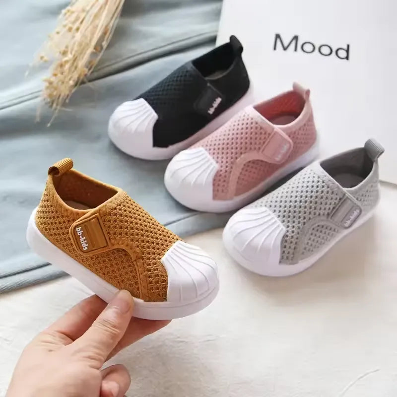 Tênis Infantil Respirável em Malha com Velcro BabyStillus Varialle