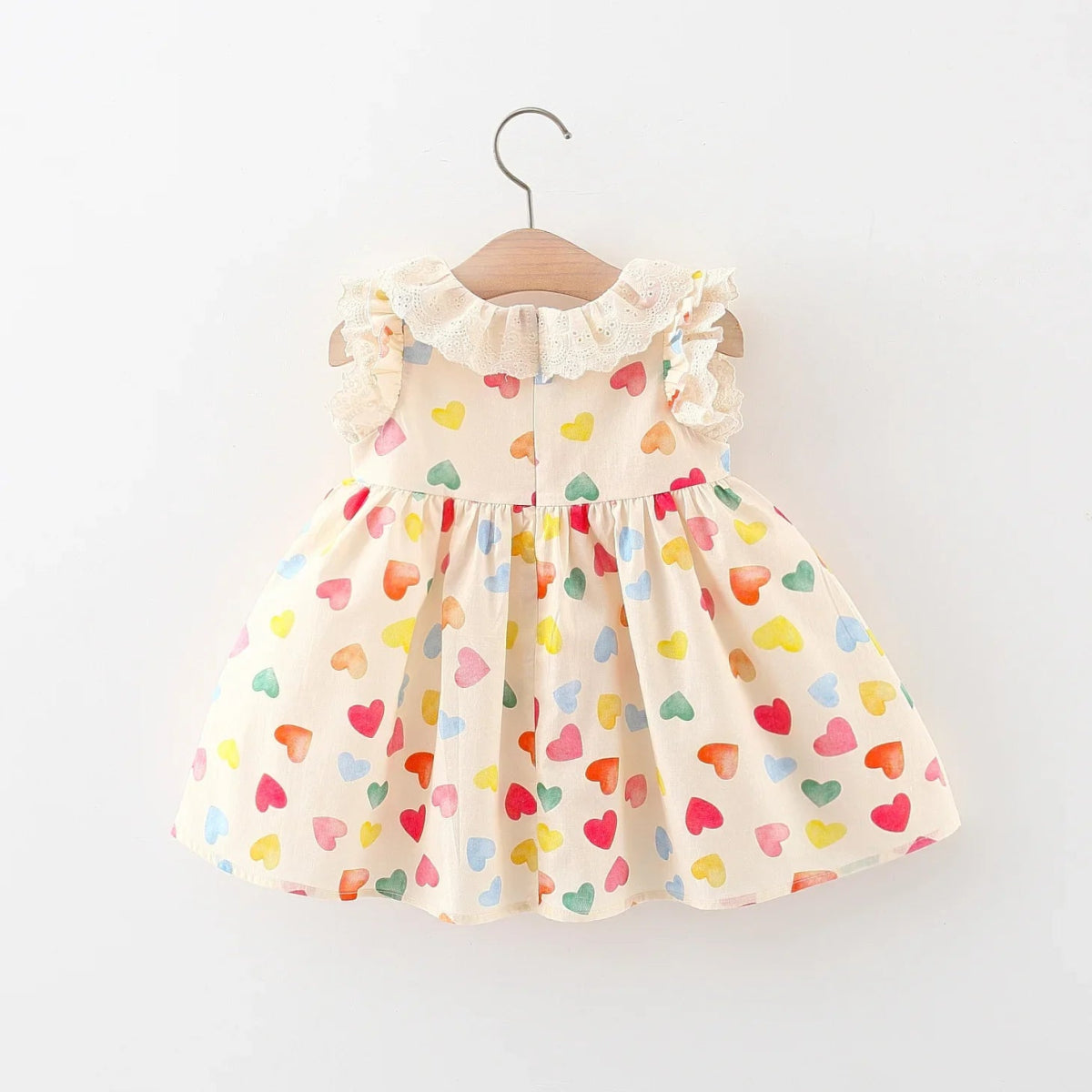 Vestido Infantil com Estampa de Corações e Detalhes em Renda - Varialle