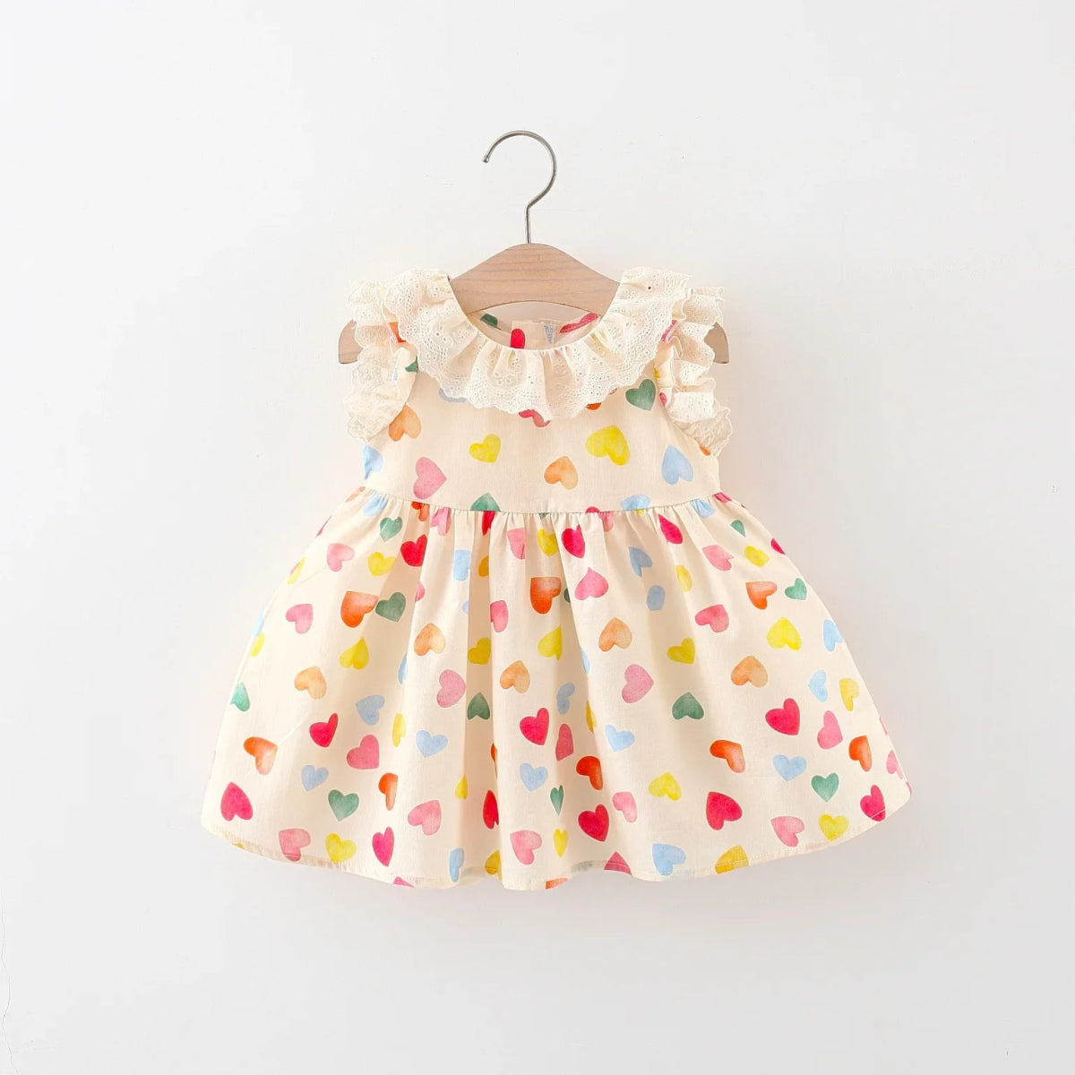 Vestido Infantil com Estampa de Corações e Detalhes em Renda - Varialle